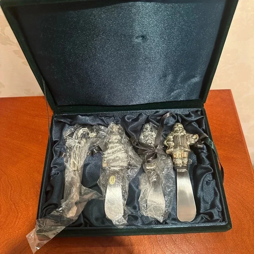 New In Box Vintage Belk Home Accent Stainless Steel Christmas Spreaders